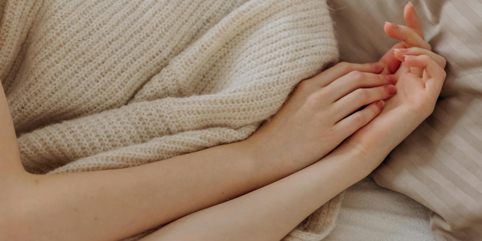 Dinosaur Hands Sleeping: Causes and Prevention - Oxocan